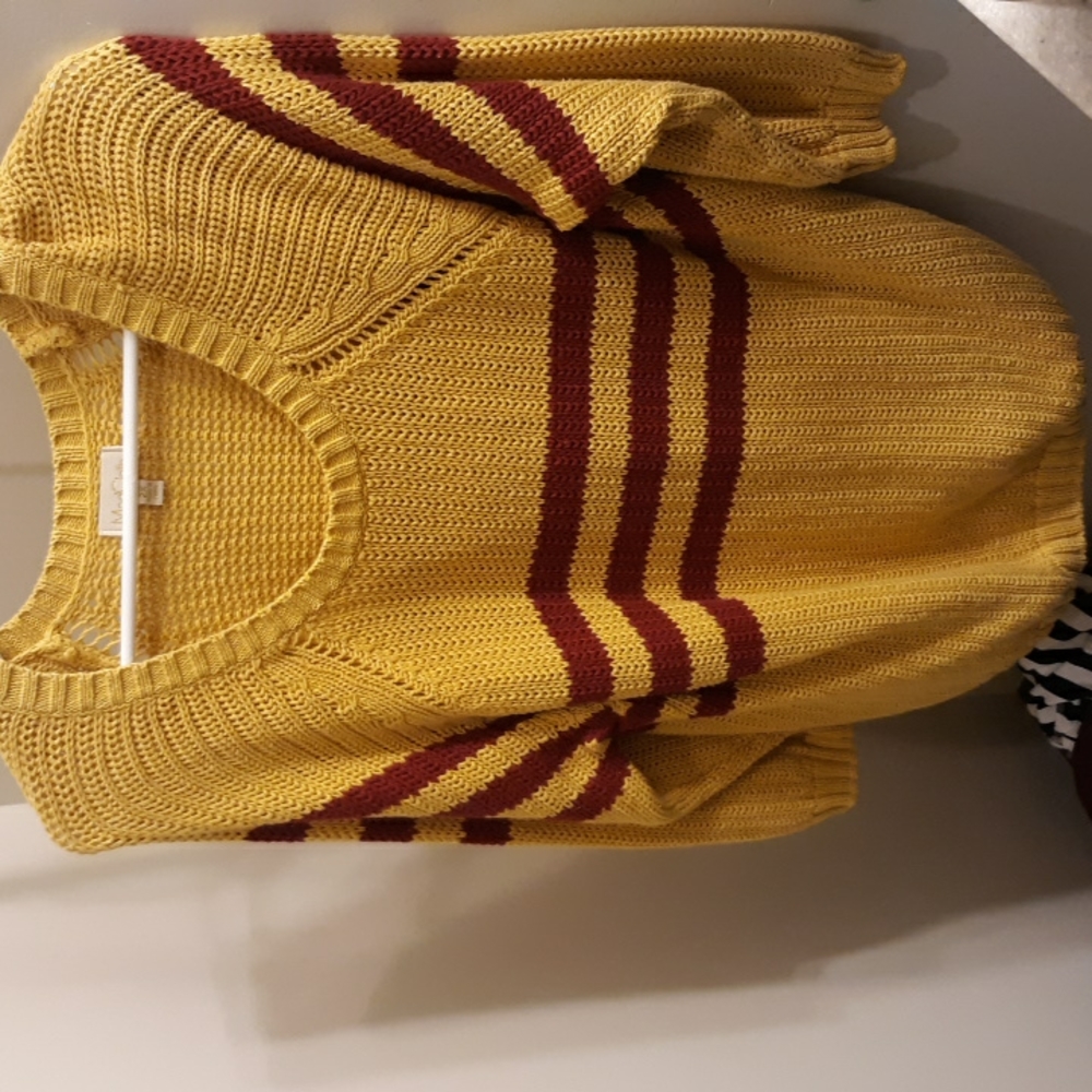 Gold&Burgundy Sweater